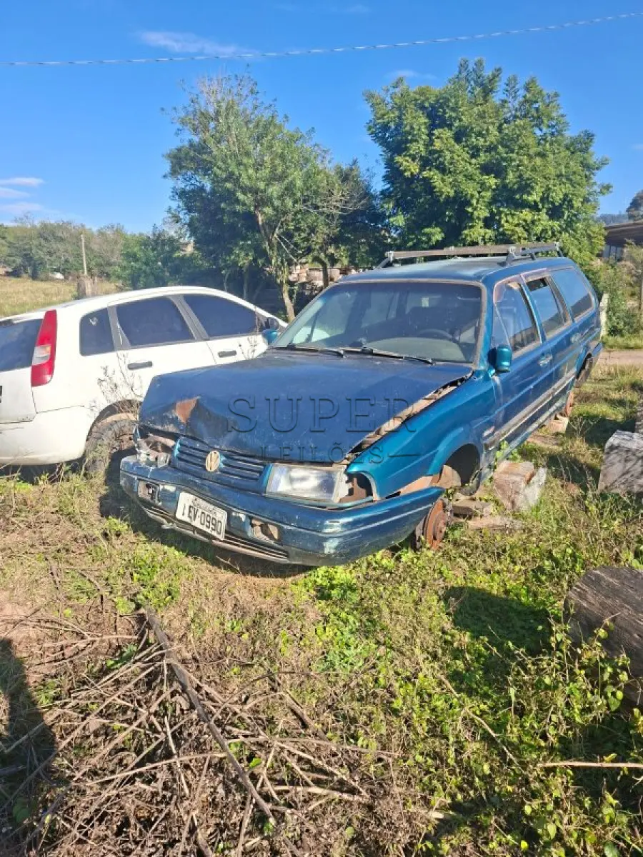LOTE 009 - Lote 03 – Um Automóvel VW/Quantum GLS 2000l, Fabricação/Modelo: 1996/1996.