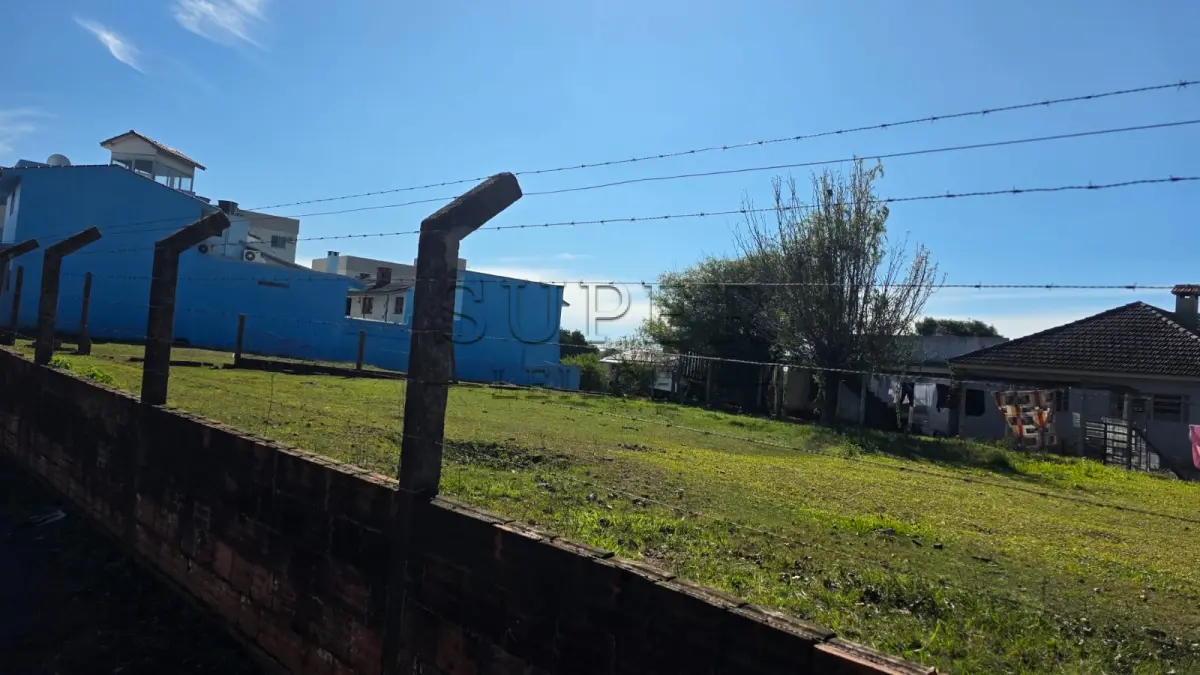 LOTE 006 - Três Terrenos área total 2.722,59m², com uma casa de alvenaria de 193.04m²