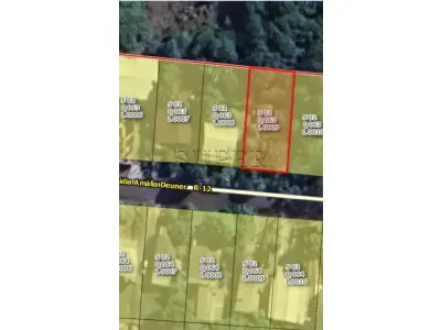 Um imóvel de matrícula 25.483 na cidade de Igrejinha/RS, situado na Rua Lídia Amália Deuner, s/n, Lote 09, quadra K e Lote 13, Quadra K, VIADUTO - Igrejinha/RS, conforme termo de avaliação do oficial de Justiça.